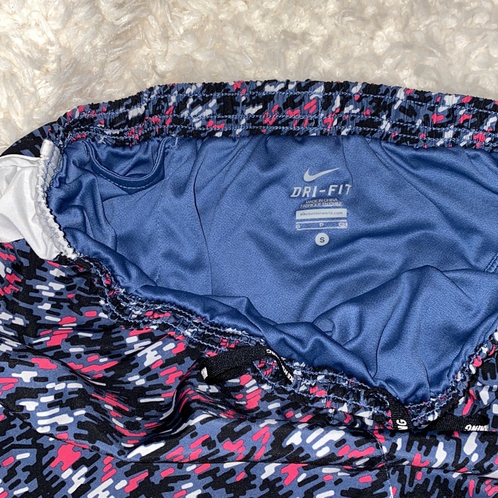 Nike Shorts - Picture 6 of 7